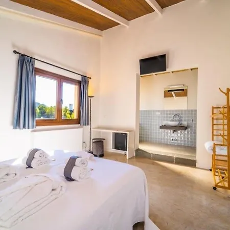 Foies De Baix Hotel *